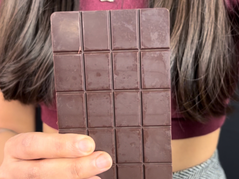 Dark chocolate bar